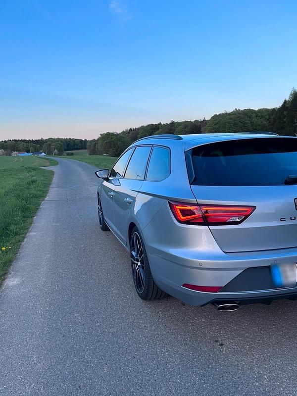 Usado Seat Leon ST 4Drive 300 HP (220 kW) 2020 Prateado Carrinha