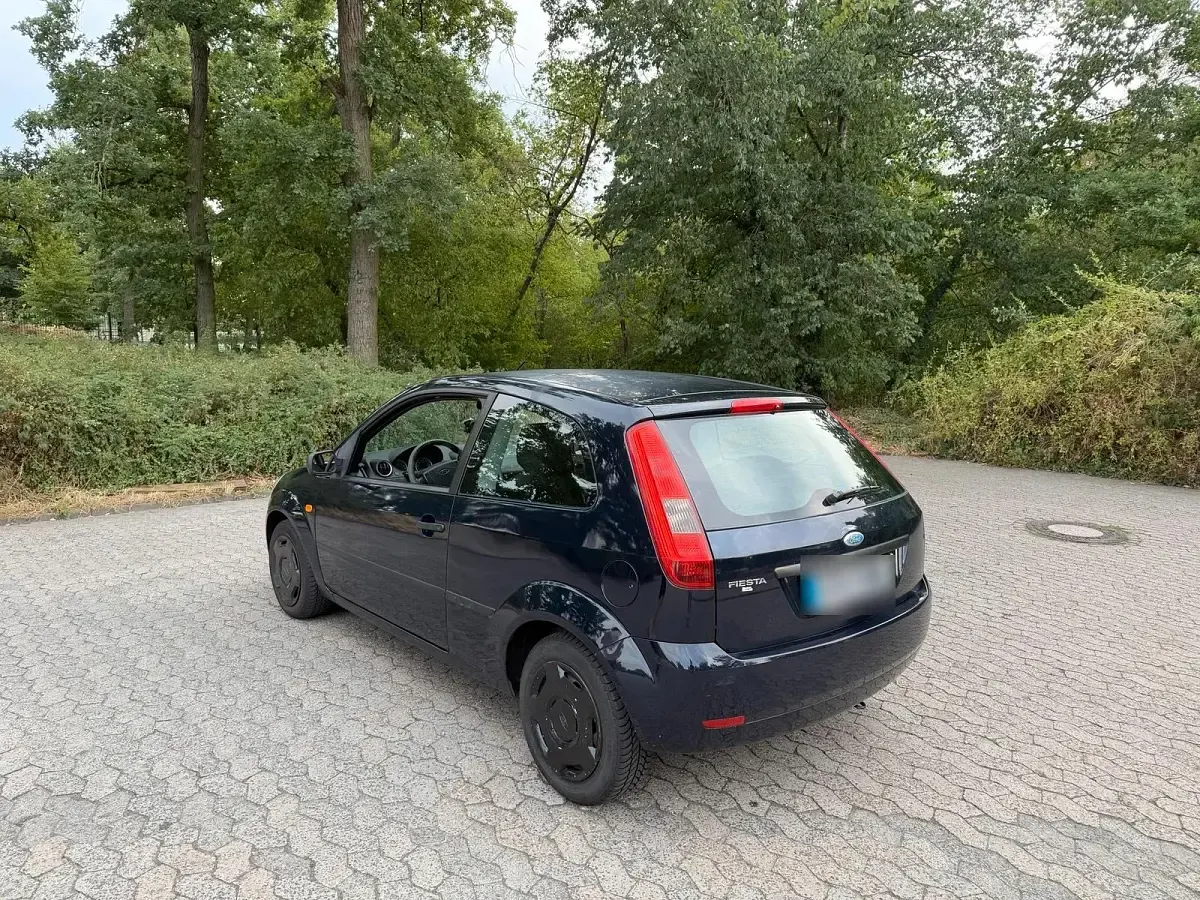 Gebraucht Ford Fiesta 60 PS (44 kW) 2005 Blau Kleinwagen
