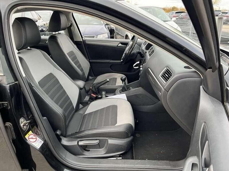 Gebraucht VW Jetta Highline 140 PS (102 kW) 2011 Deep black perleffekt Limousine