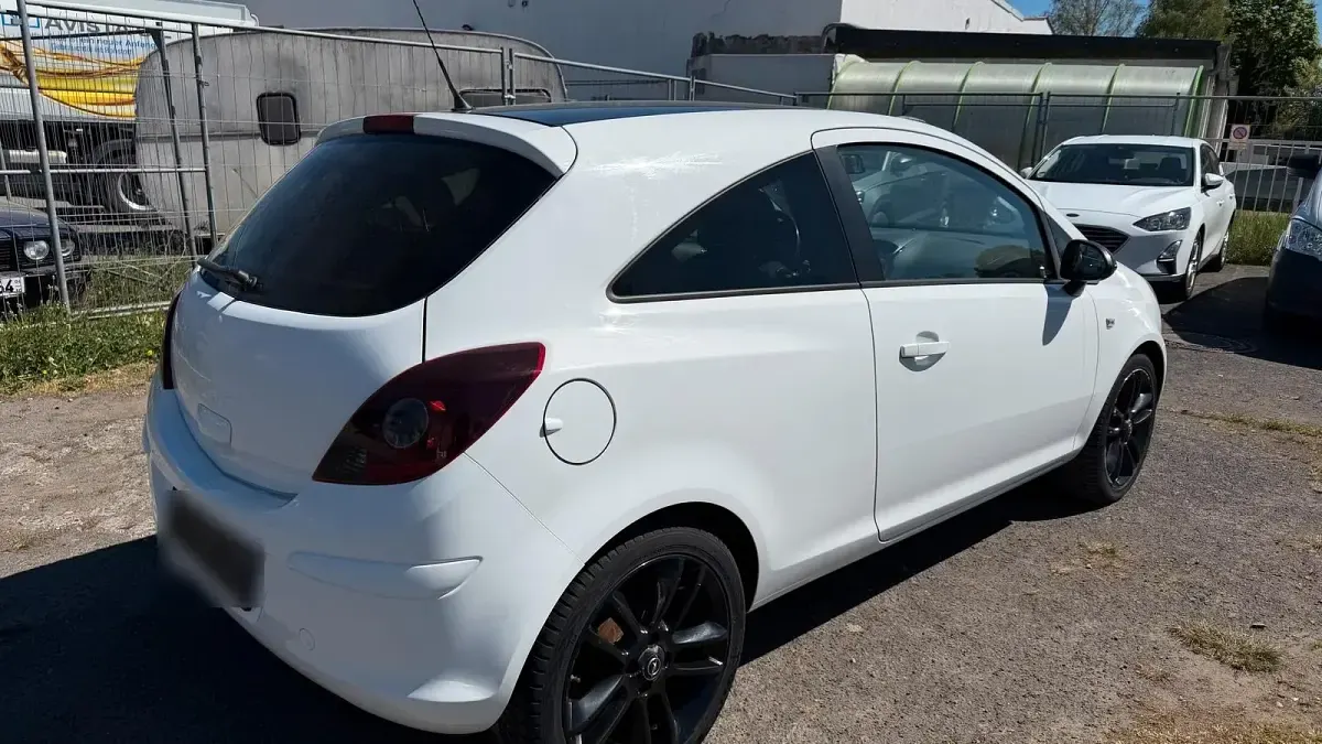 Usata Opel Corsa 89 CV (65 kW) 2010 Bianco Utilitaria