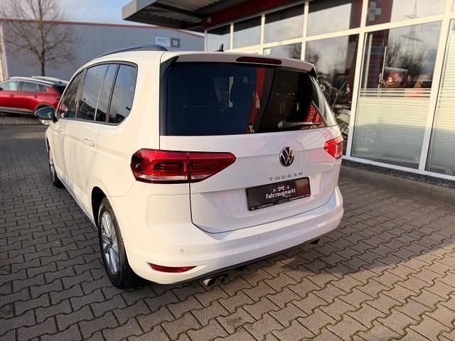 Gebraucht VW Touran Comfortline 150 PS (110 kW) 2022 Pure white Van / Kleinbus