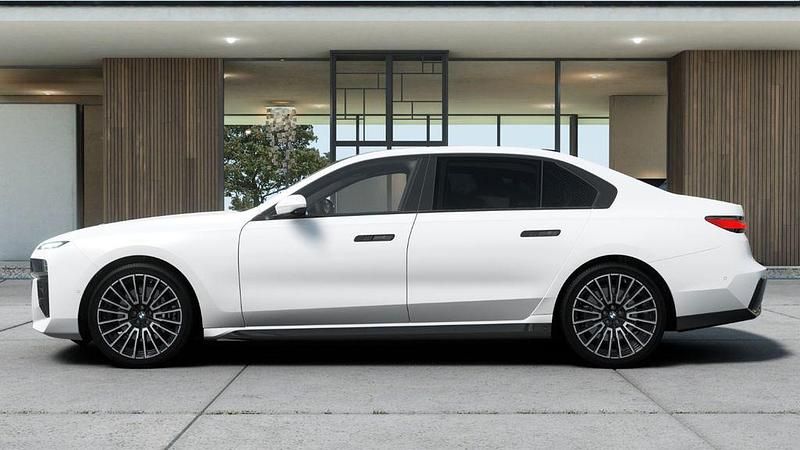 Gebraucht BMW 740 Performance 299 PS (219 kW) 2026 Mineralweiß metallic Limousine