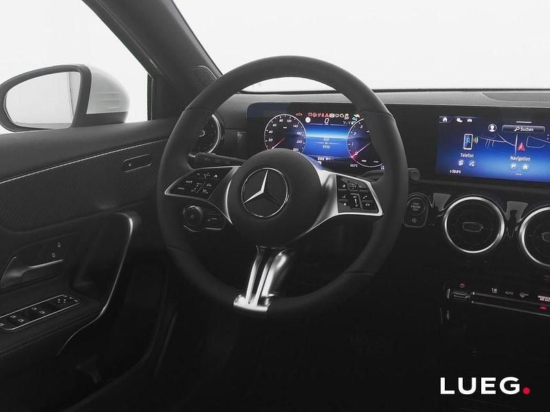 Gebraucht Mercedes A200 Progressive 163 PS (119 kW) 2024 Weiß Limousine