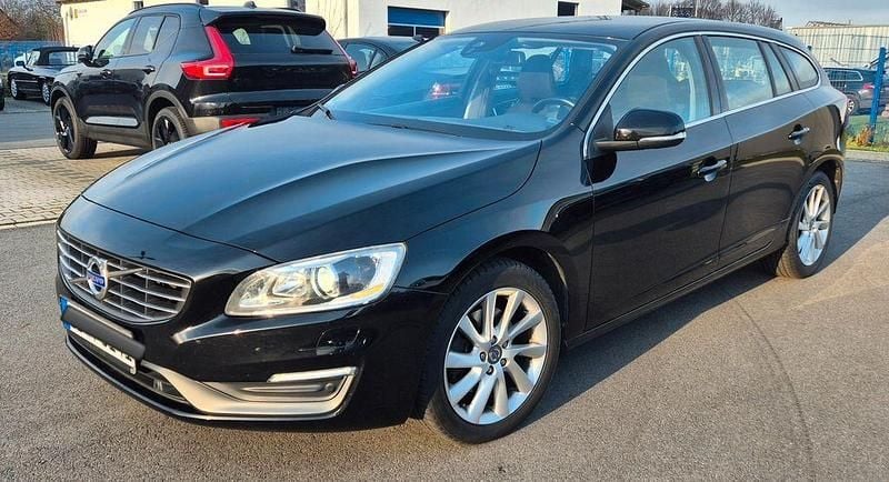Schwarz Gebraucht 2014 Volvo V60 Momentum Kombi | 9.990 € (Guter Preis) - Bild 1/2