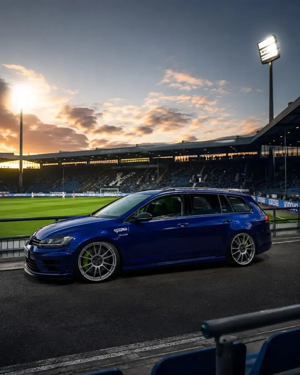 Gebraucht VW Golf VII R 300 PS (220 kW) 2016 Blau Kombi