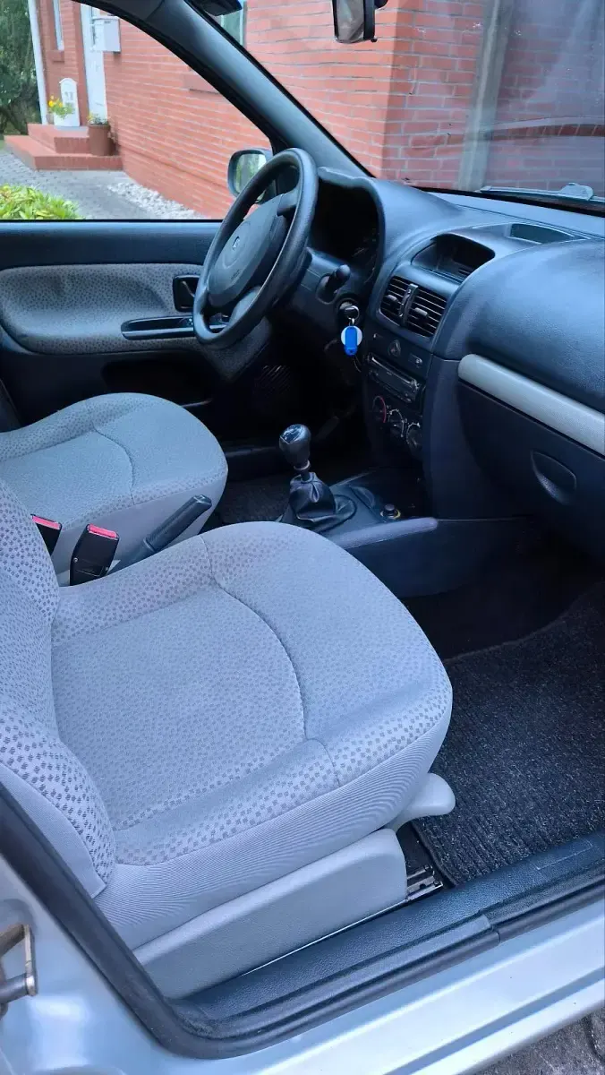 Gebraucht Renault Clio Campus 98 PS (72 kW) 2005 Silber Kleinwagen