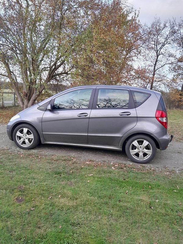 Grau Gebraucht 2009 Mercedes A200 Kleinwagen | 4.200 € (Fairer Preis) - Bild 1/4