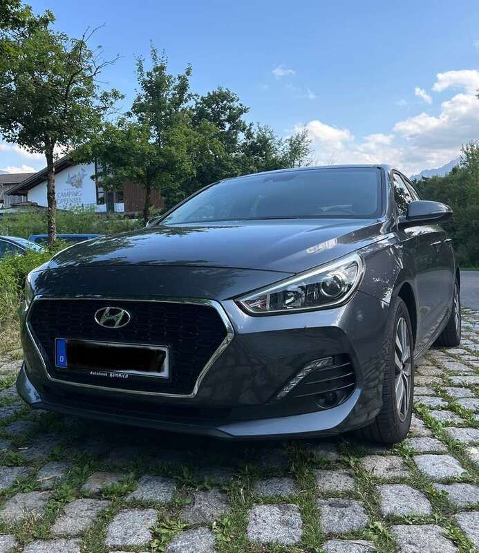 Grau Gebraucht 2019 Hyundai i30 Trend Kleinwagen | 15.900 € (Fairer Preis) - Bild 1/4
