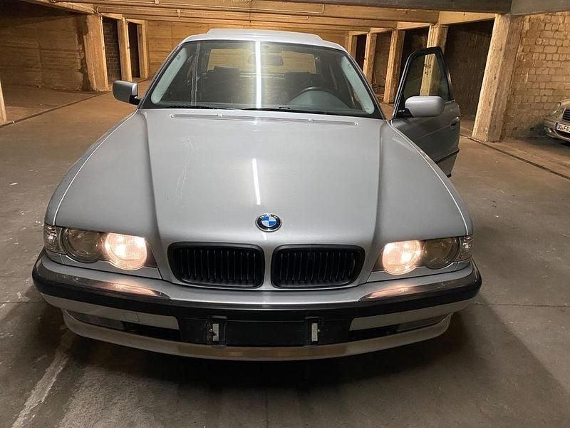 Grau Gebraucht 1998 BMW 728 Limousine | 11.400 € (Teuer) - Bild 1/4