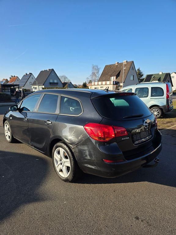 Gebraucht Opel Astra Design Edition 110 PS (80 kW) 2011 Schwarz Kombi