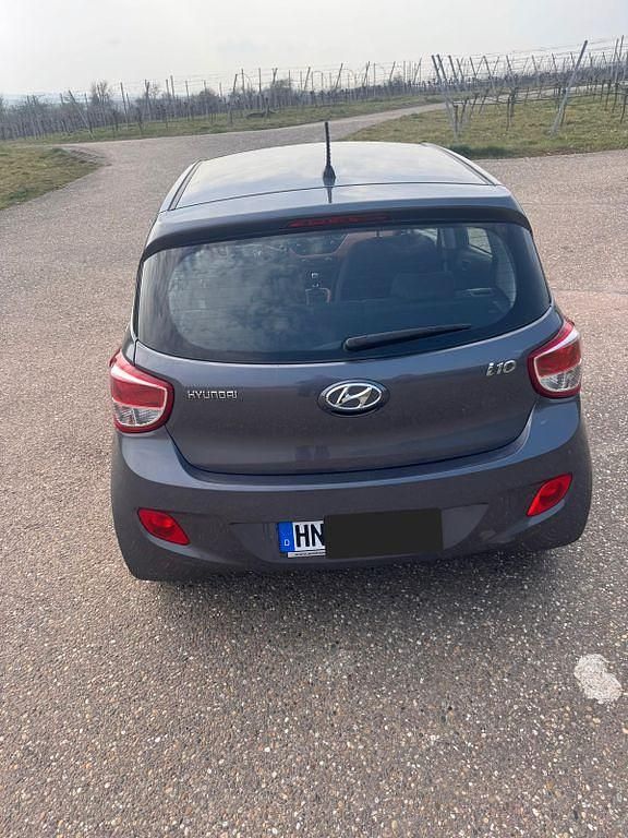Gebraucht Hyundai i10 Trend 67 PS (49 kW) 2016 Grau Kleinwagen