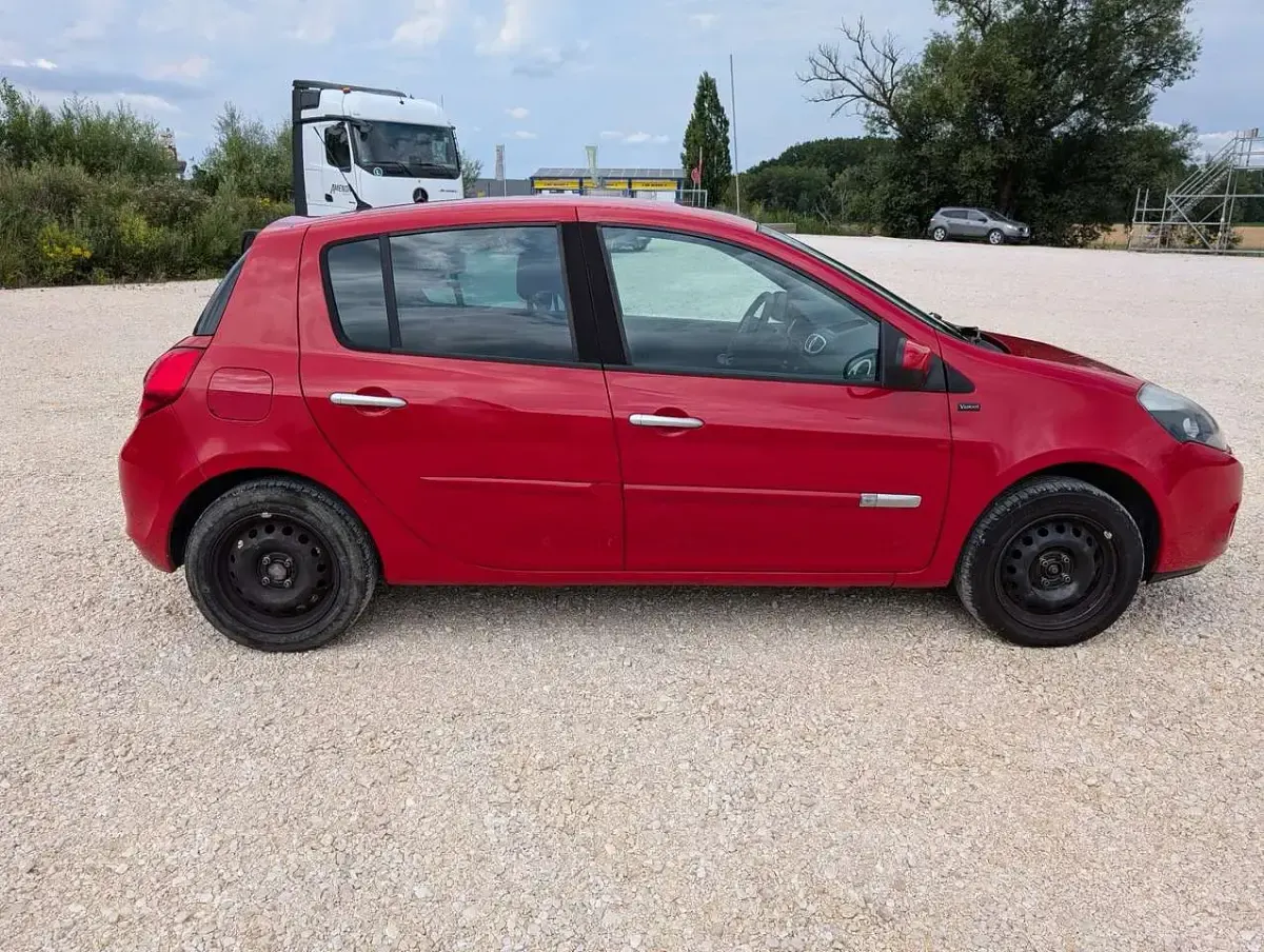 Gebraucht Renault Clio II 75 PS (55 kW) 2011 Rot Limousine