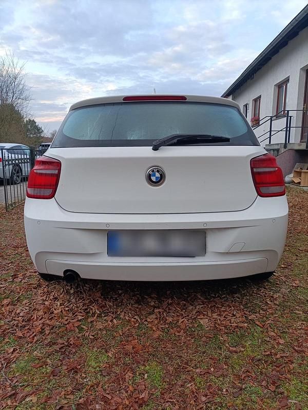 Gebraucht BMW 114 102 PS (75 kW) 2012 Weiß Kleinwagen