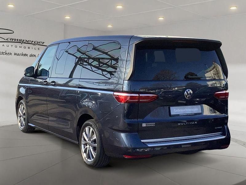 Gebraucht VW Multivan Style 150 PS (110 kW) 2022 Blau (starlight blue metallic) Van