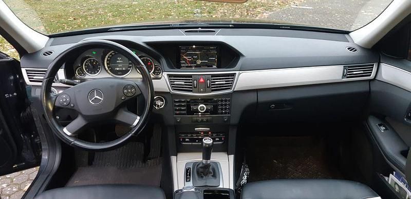 Gebraucht Mercedes E220 Avantgarde 170 PS (125 kW) 2010 Grau Limousine