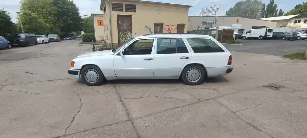 Gebraucht Mercedes E230 132 PS (97 kW) 1989 Weiß Kombi