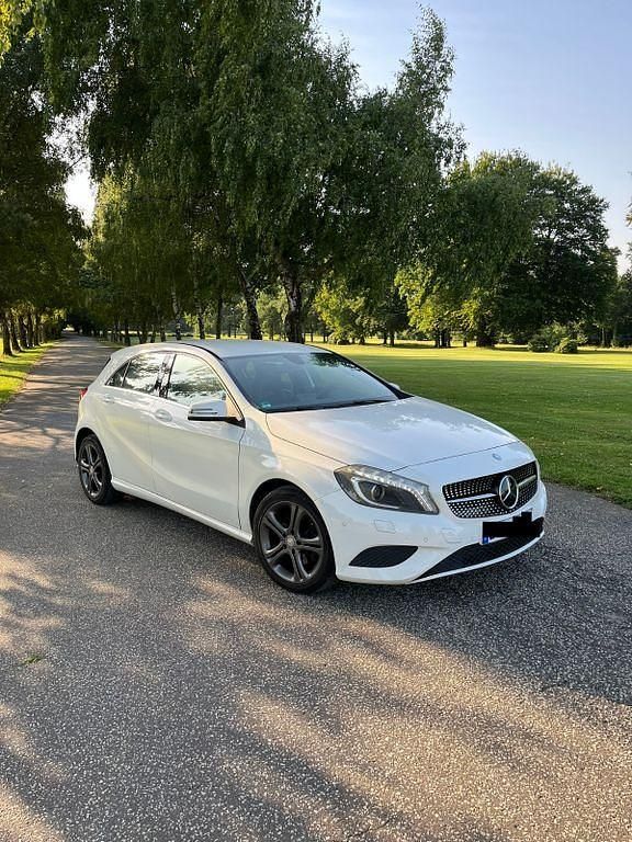 Weiß Gebraucht 2013 Mercedes A180 Urban Limousine | 7.999 € (Guter Preis) - Bild 1/4