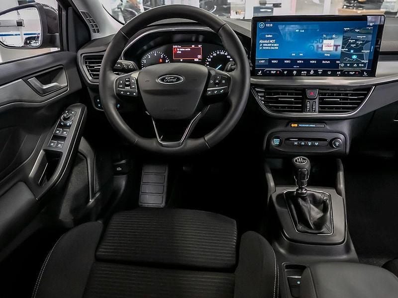 Gebraucht Ford Focus Titanium 125 PS (91 kW) 2025 Grau Limousine