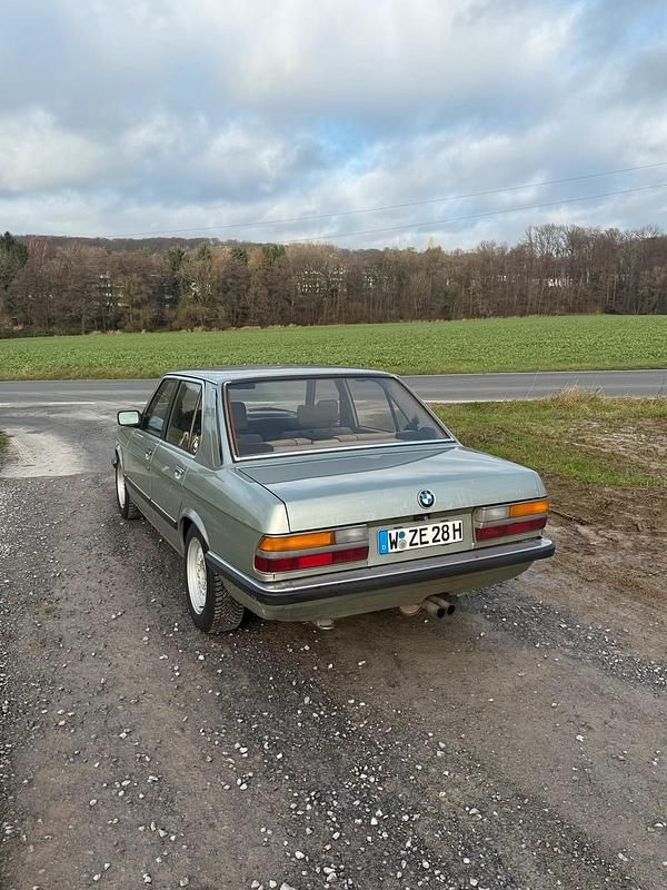 Gebraucht BMW 528 184 PS (135 kW) 1983 Grün Limousine