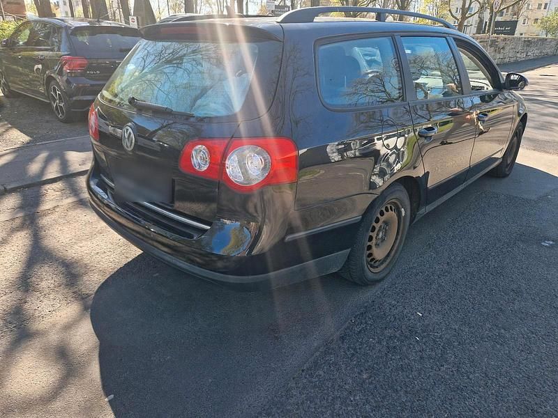 Gebraucht VW Passat 140 PS (102 kW) 2009 Schwarz Kombi