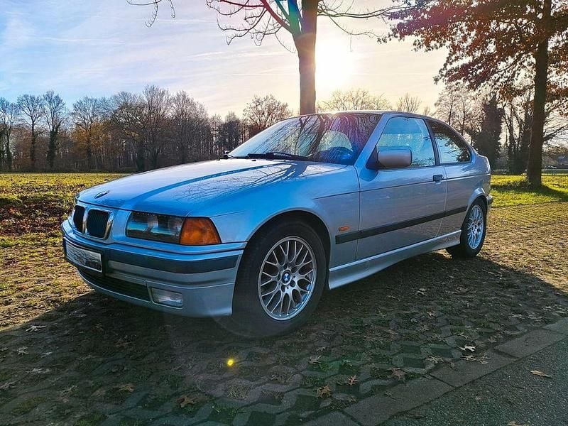 Silber Gebraucht 1998 BMW 323 Compact Sport Line Kleinwagen | 7.999 € (Etwas zu teuer) - Bild 1/4