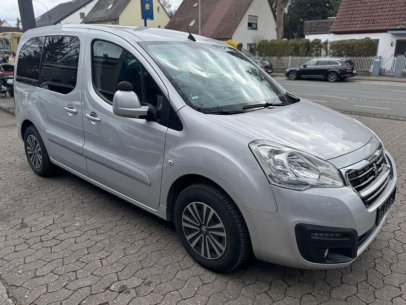 Gebraucht Peugeot Partner Tepee 120 PS (88 kW) 2018 Silber Van / Kleinbus