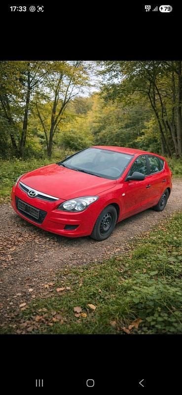 Rot Gebraucht 2010 Hyundai i30 Limousine | 1.700 € (Superpreis) - Bild 1/4