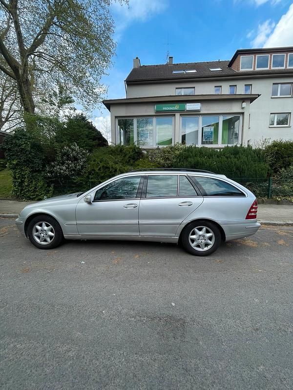 Second-hand Mercedes C220 150 CP (110 kW) 2001 Argintiu Break