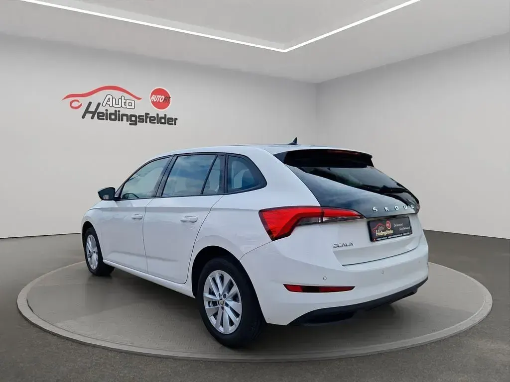 Gebraucht Skoda Scala Ambition 110 PS (80 kW) 2023 Weiß Kleinwagen