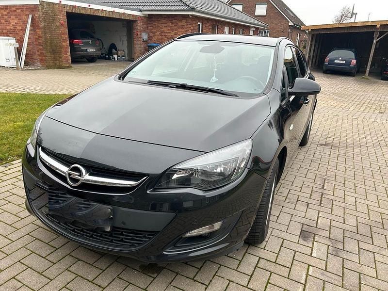 Gebraucht Opel Astra Edition 136 PS (100 kW) 2015 Schwarz Kombi