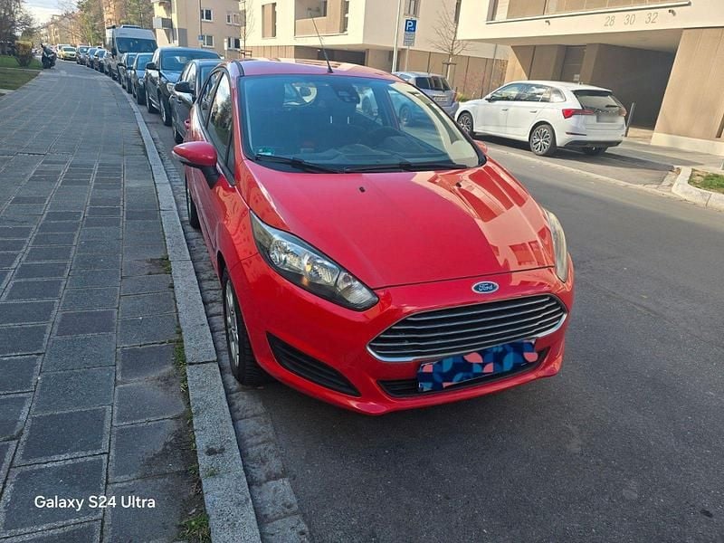 Gebraucht Ford Fiesta Titanium 101 PS (74 kW) 2015 Rot Kleinwagen