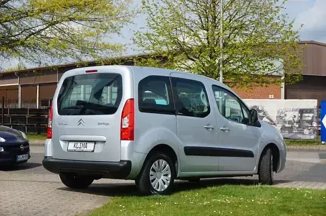Gebraucht Citroën Berlingo 98 PS (72 kW) 2011 Grau Van / Kleinbus