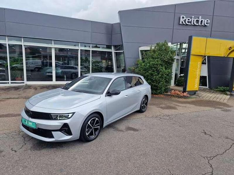 Kristallsilber (grau) Gebraucht 2024 Opel Astra Kombi | 24.290 € (Fairer Preis) - Bild 1/4