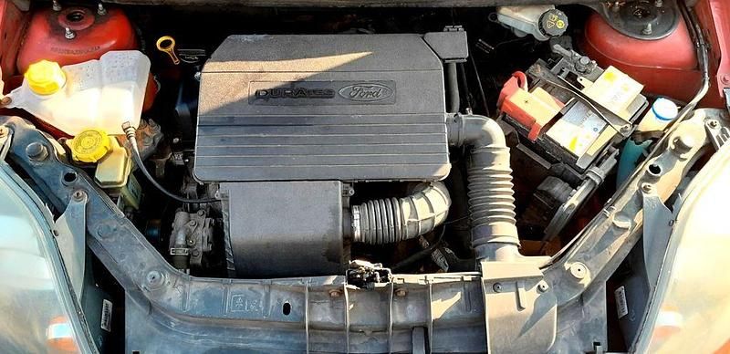 Gebraucht Ford Fiesta Ambiente 60 PS (44 kW) 2008 Rot Kleinwagen