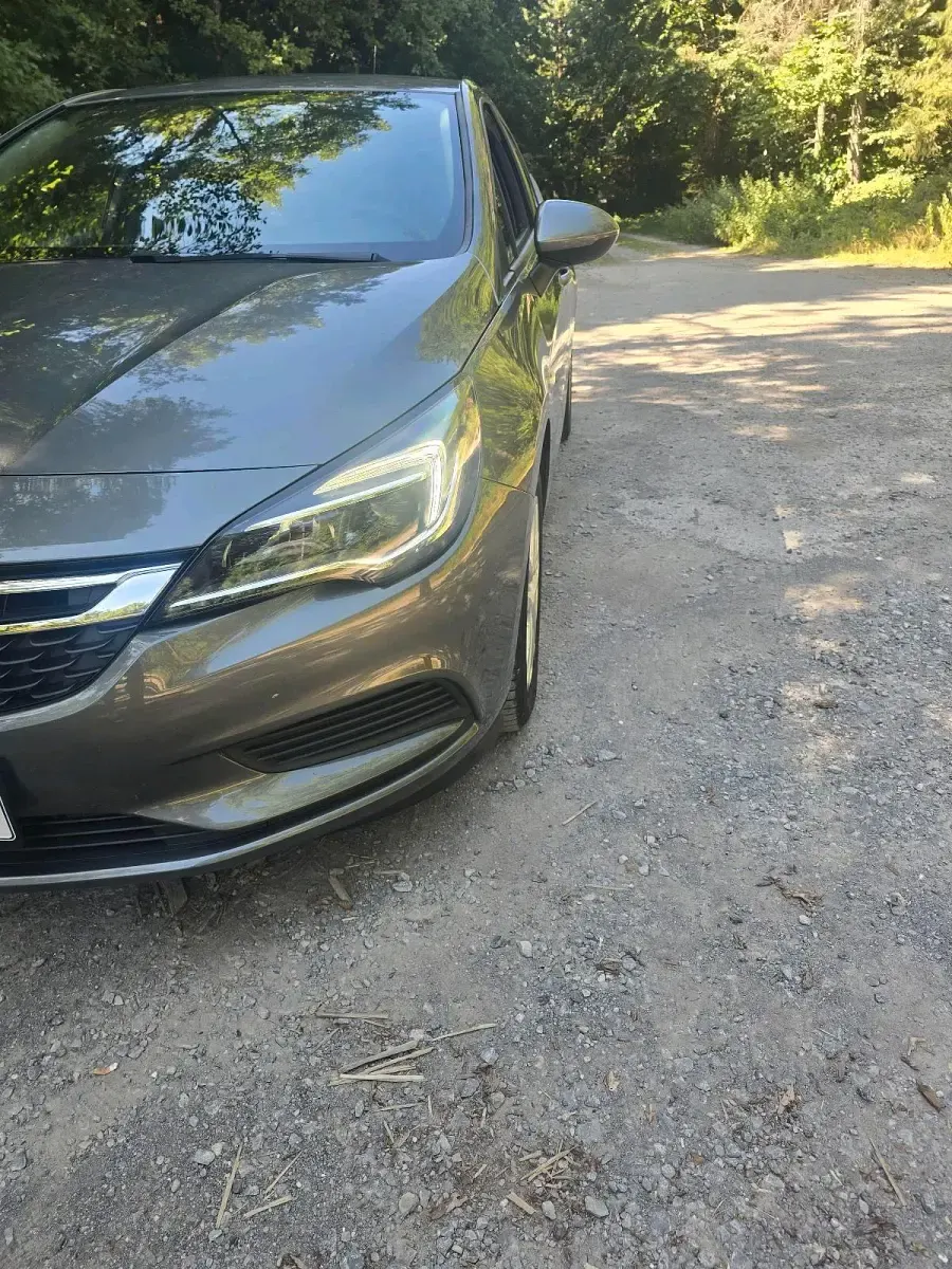 Gebraucht Opel Astra 105 PS (77 kW) 2017 Grau Limousine