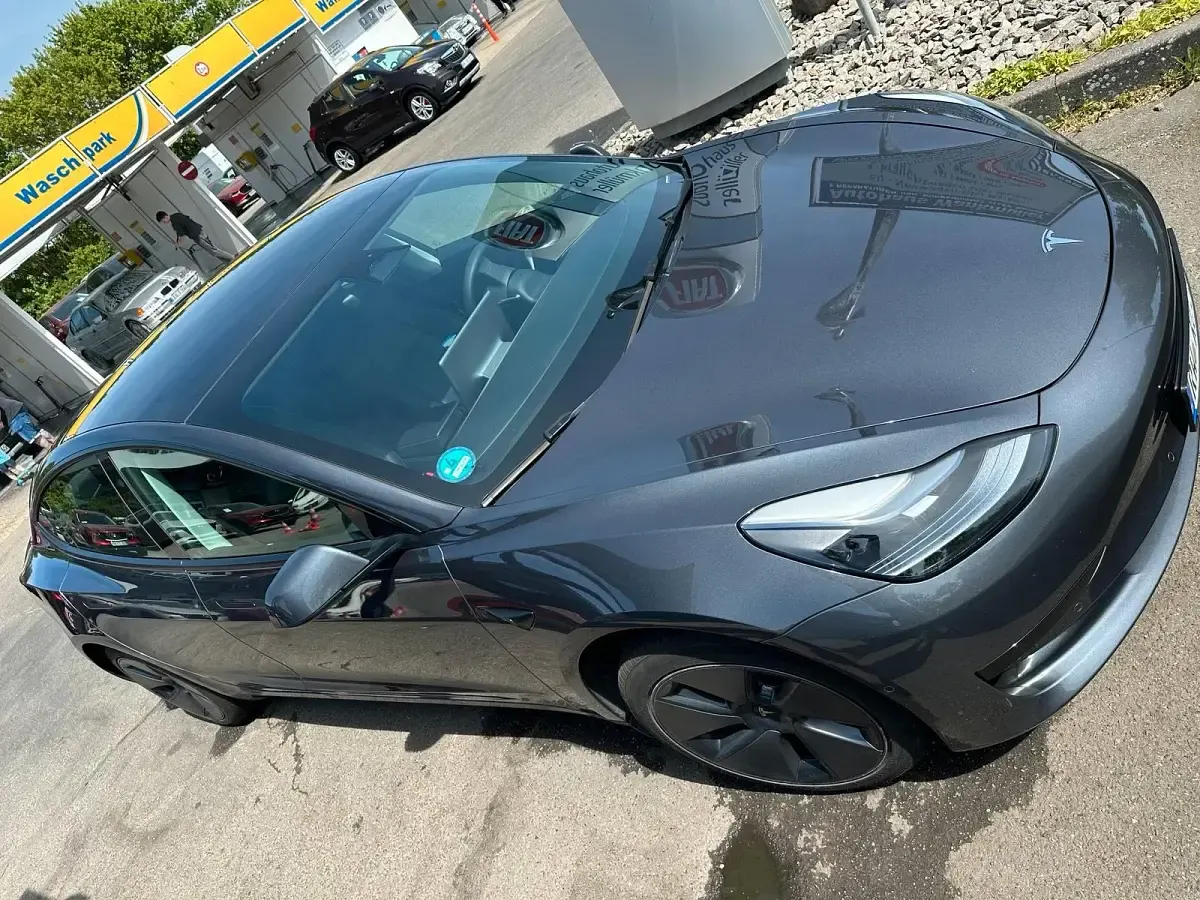 Gebraucht Tesla Model 3 Standard Range 235 kW (320 PS) 2022 Braun Limousine