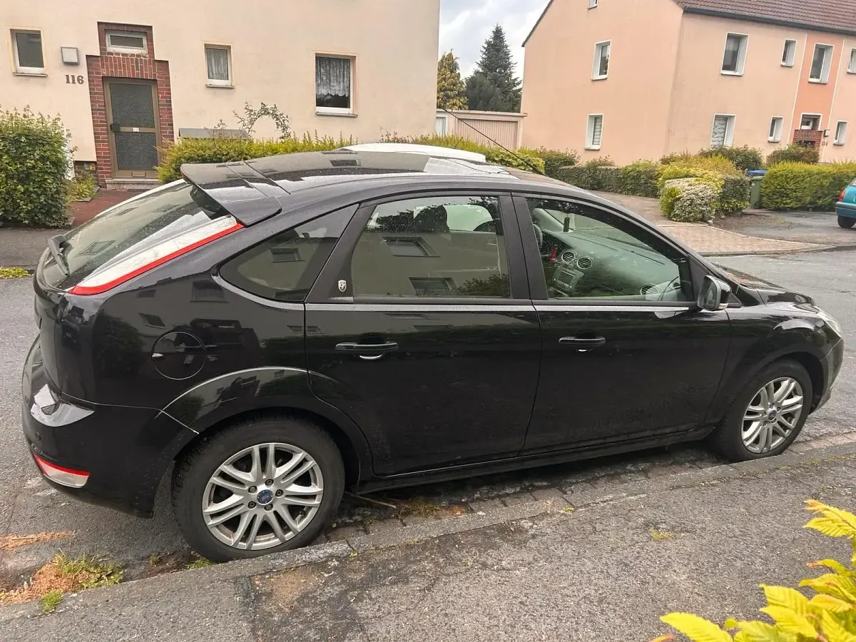 Gebraucht Ford Focus 109 PS (80 kW) 2009 Schwarz Limousine
