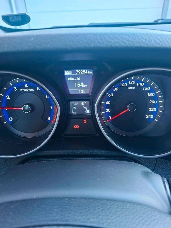 Gebraucht Hyundai i30 101 PS (74 kW) 2016 Weiß Limousine