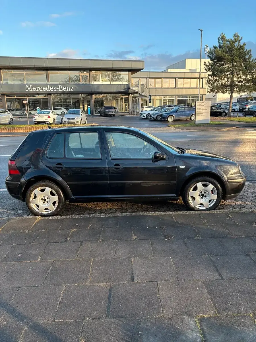 Gebraucht VW Golf IV 101 PS (74 kW) 2003 Schwarz Kleinwagen