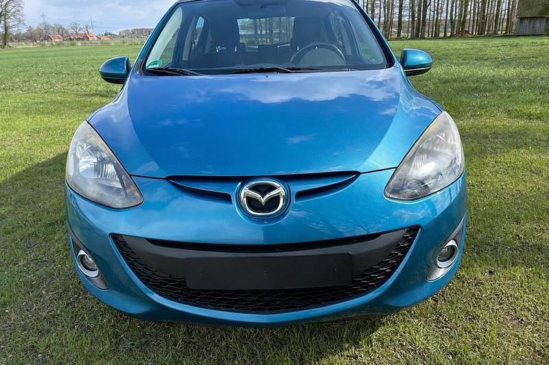 Gebraucht Mazda 2 75 PS (55 kW) 2011 Blau Kleinwagen