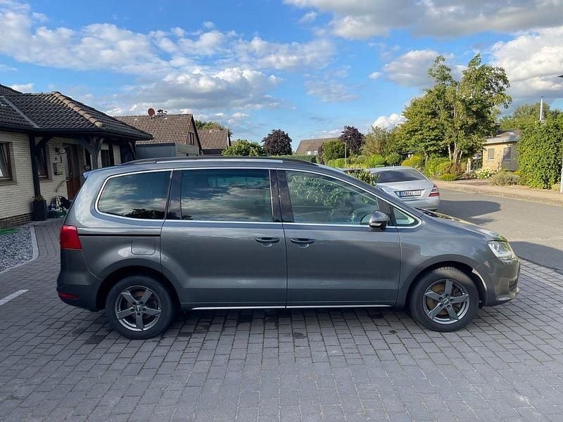 Grau Gebraucht 2015 VW Sharan Van / Kleinbus | 15.000 € (Superpreis) - Bild 1/4