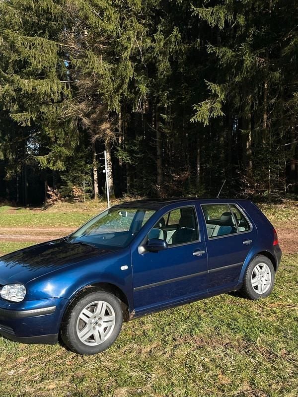 Gebraucht VW Golf IV 115 PS (84 kW) 2002 Blau Kleinwagen