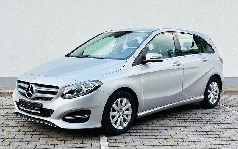 Silber Gebraucht 2015 Mercedes B200 Van / Kleinbus | 15.890 € (Guter Preis) - Bild 1/4