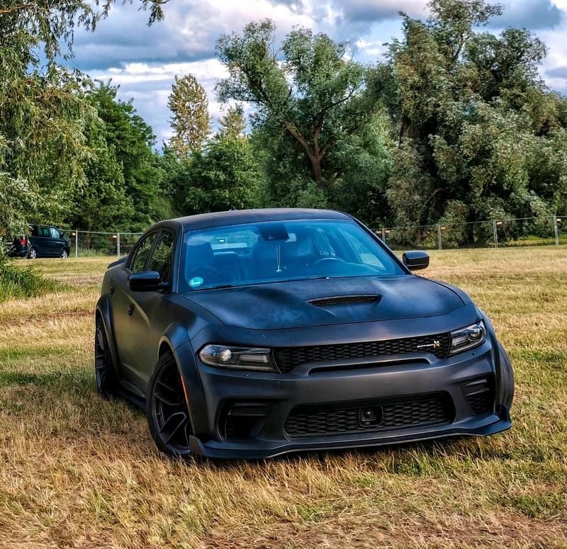 Grau Gebraucht 2020 Dodge Charger Limousine | 49.900 € - Bild 1/4