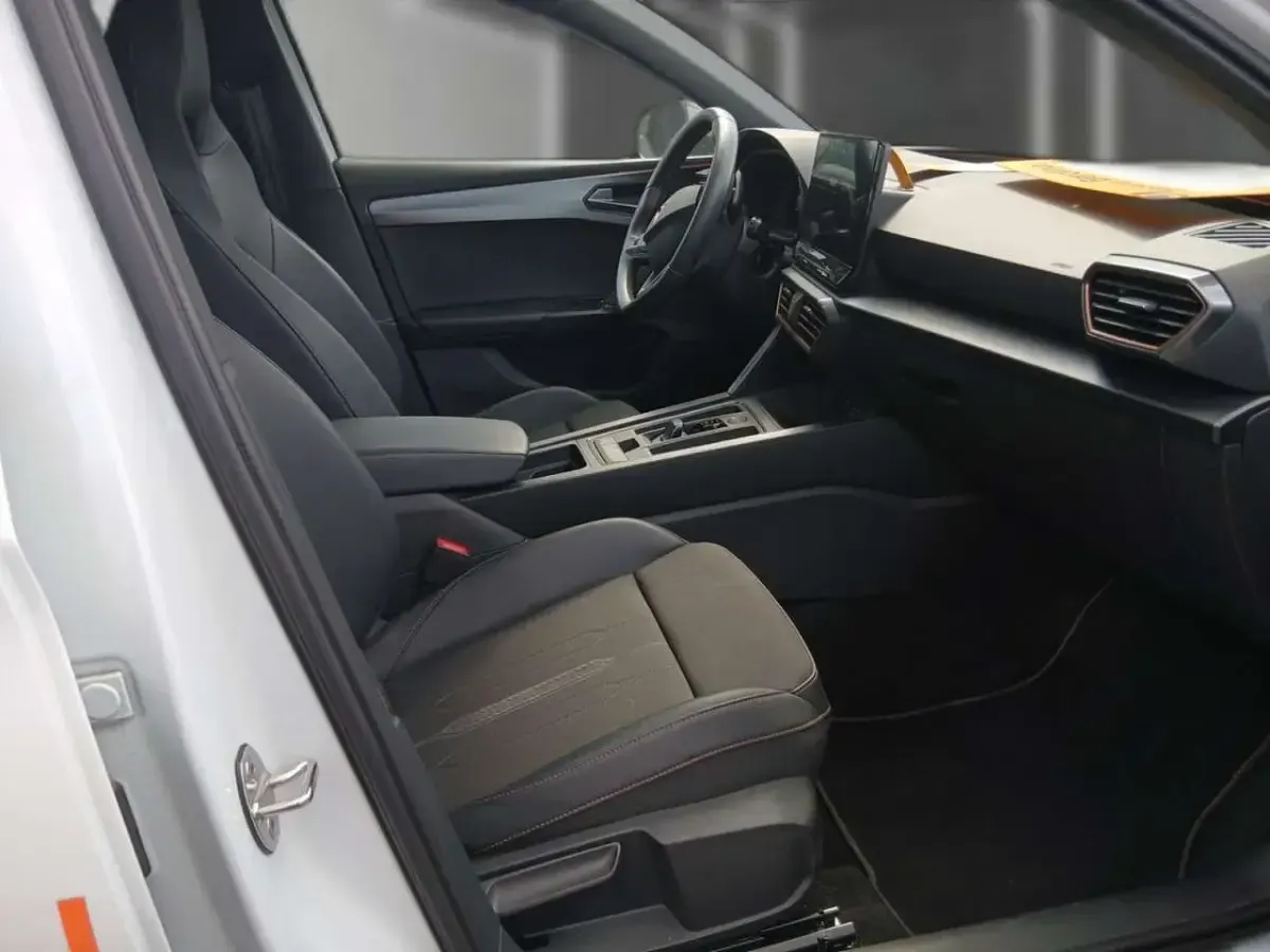 Gebraucht Cupra Leon 204 PS (150 kW) 2023 Nevada weiß metallic Kombi