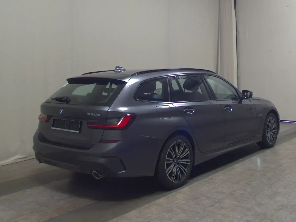 Gebraucht BMW 330 M Sport 252 PS (185 kW) 2022 Grau Kombi
