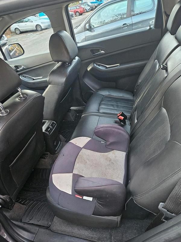 Gebraucht Chevrolet Orlando 141 PS (103 kW) 2011 Silber Van / Kleinbus