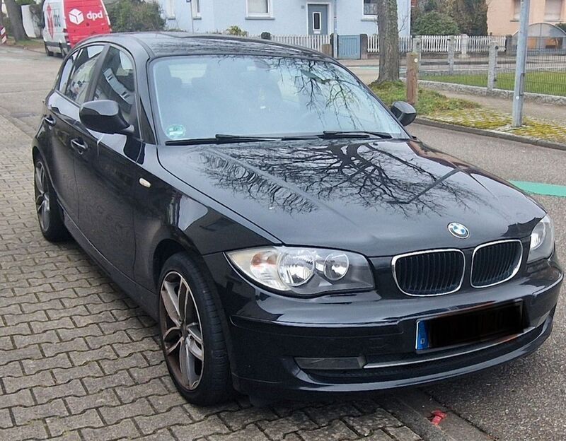Schwarz Gebraucht 2009 BMW 116 Kleinwagen | 2.599 € (Fairer Preis) - Bild 1/4