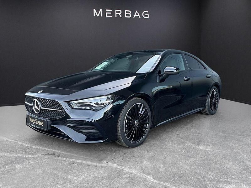 Kosmosschwarz metallic Gebraucht 2024 Mercedes CLA220 Premium Limousine | 42.960 € (Etwas zu teuer) - Bild 1/4
