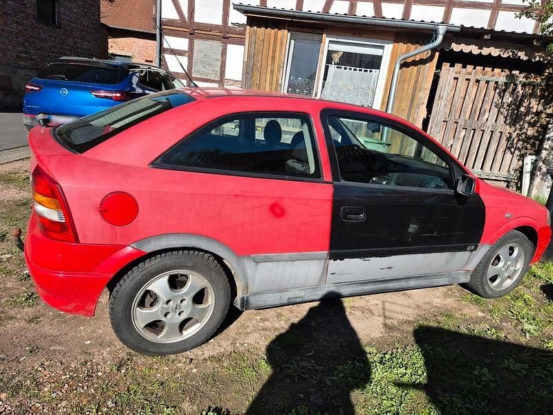 Usata Opel Astra 75 CV (55 kW) 1999 Rosso Utilitaria
